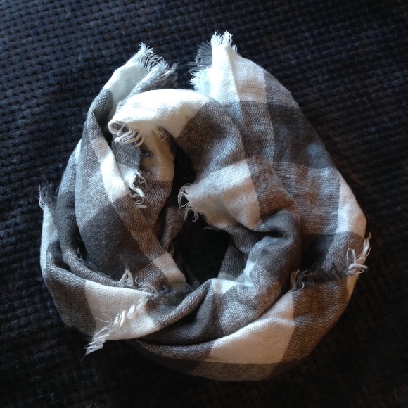 Fuzzy Gray and White Plaid Rectangle Blanket Scarf - Picture 5 of 9